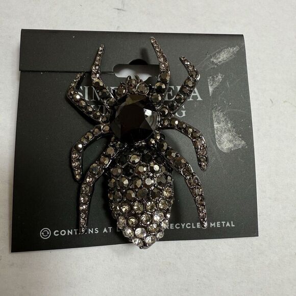 SIMPLY VERA VERA WANG HALLOWEEN  POLISHED GLASS SPIDER BUG PIN NEW - Picture 1 of 4